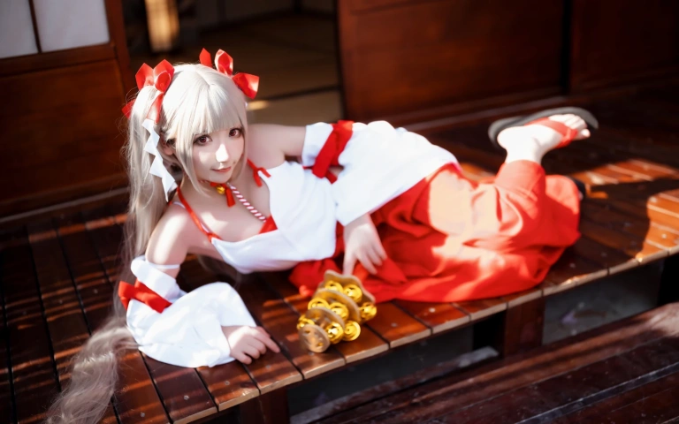 是三不是世《碧蓝航线 可畏巫女》主题写真：21张全套美图