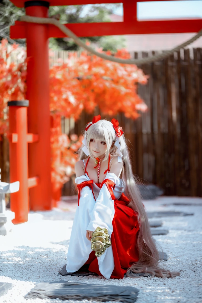 是三不是世《碧蓝航线 可畏巫女》主题写真：21张全套美图