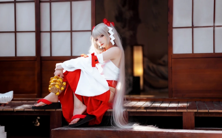 是三不是世《碧蓝航线 可畏巫女》主题写真：21张全套美图