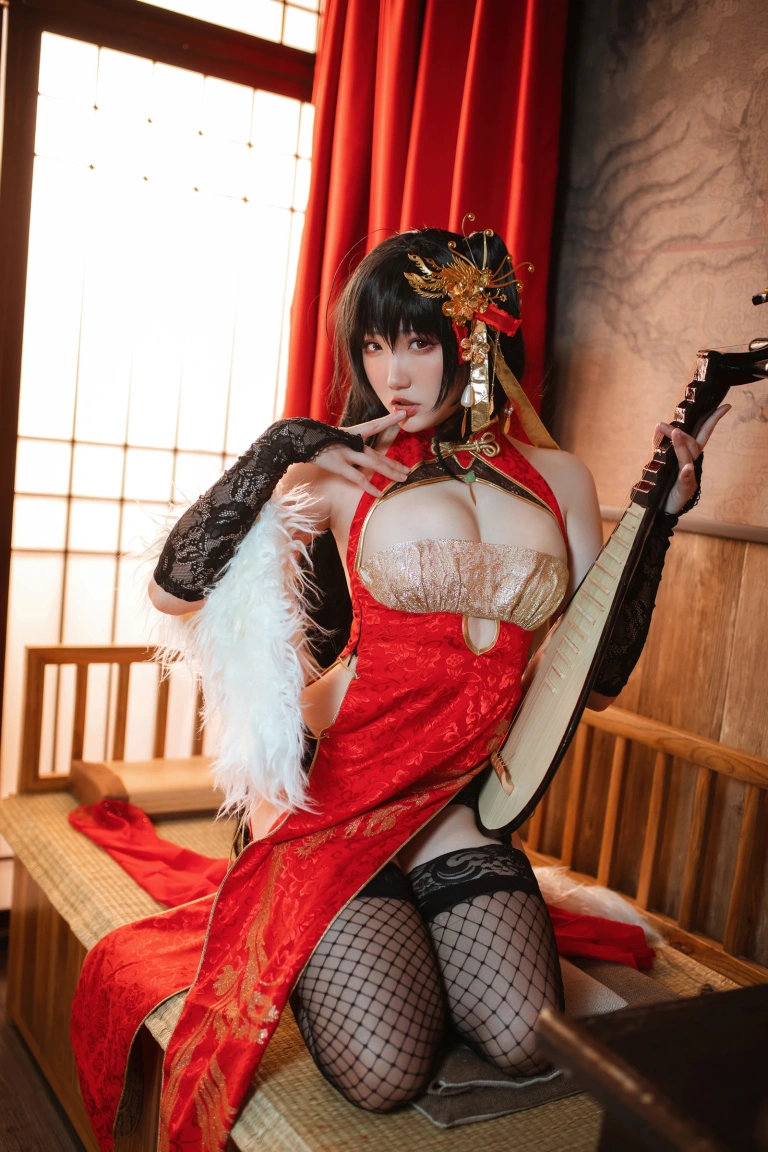 瓜希酱《大凤旗袍》主题写真：22张全套美图