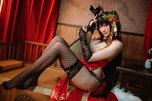 瓜希酱《大凤旗袍》主题写真：22张全套美图
