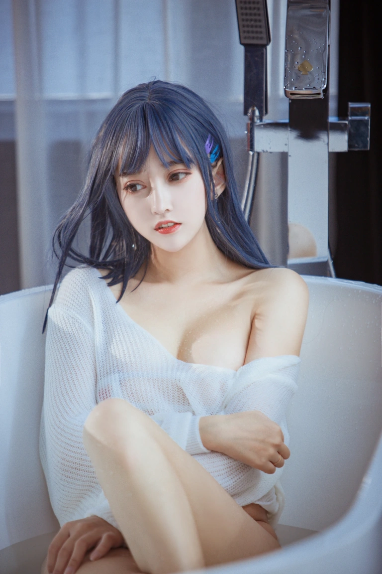 过期米线线喵《浴缸》主题写真：23张全套美图