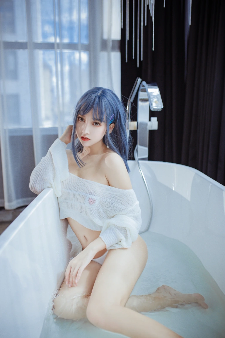 过期米线线喵《浴缸》主题写真：23张全套美图