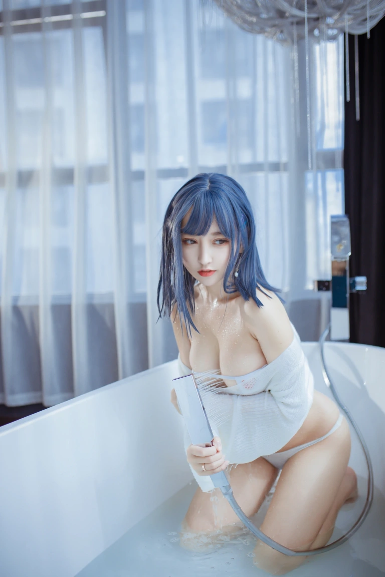 过期米线线喵《浴缸》主题写真：23张全套美图