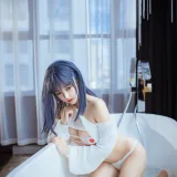 过期米线线喵《浴缸》主题写真：23张全套美图