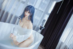 过期米线线喵《浴缸》主题写真：23张全套美图