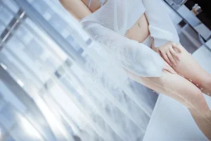 过期米线线喵《浴缸》主题写真：23张全套美图