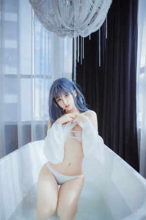 过期米线线喵《浴缸》主题写真：23张全套美图