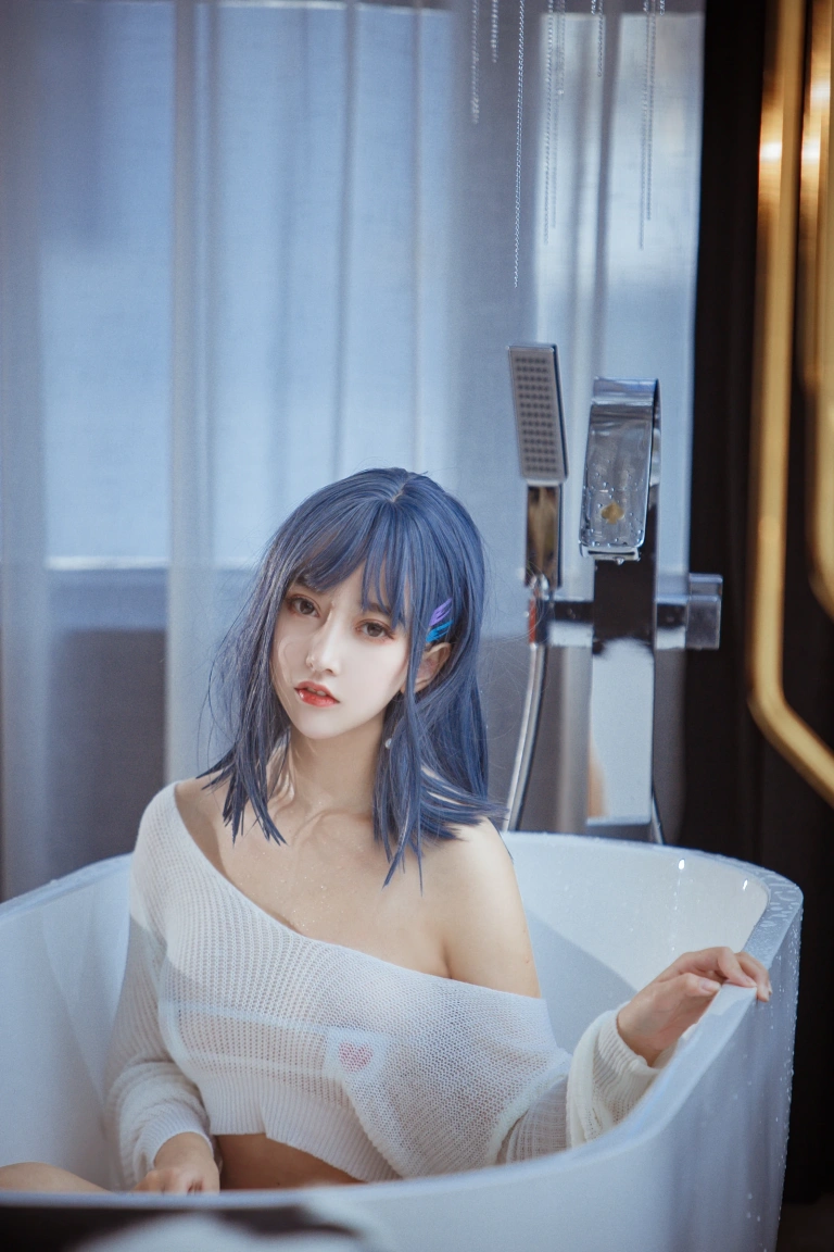 过期米线线喵《浴缸》主题写真：23张全套美图