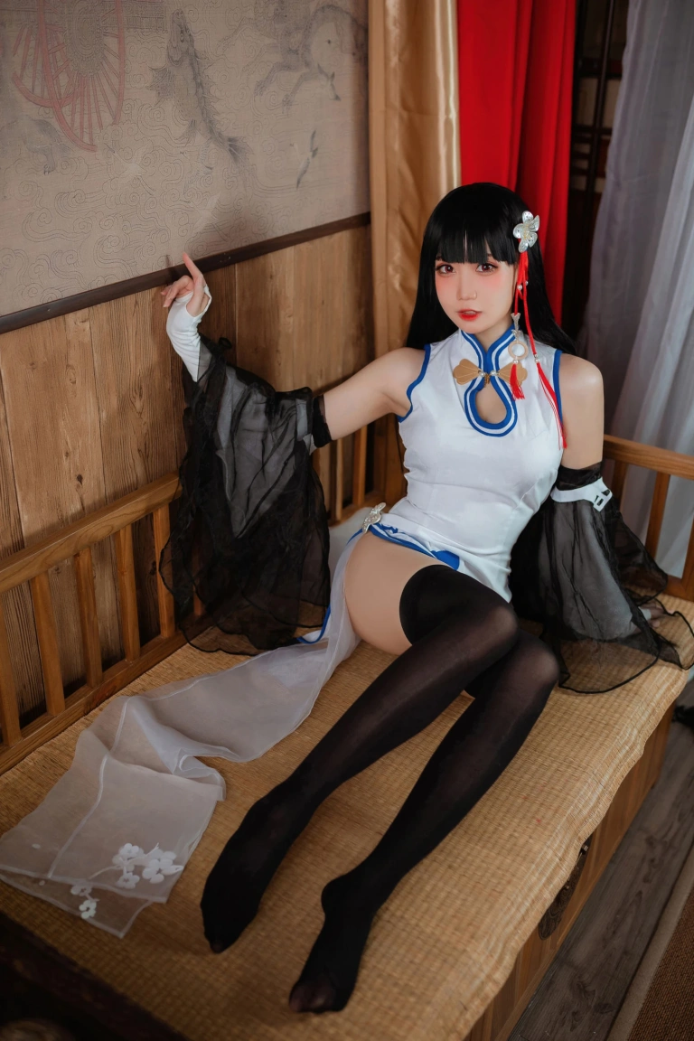 焖焖碳《碧蓝航线 逸仙旗袍》主题写真：23张全套美图