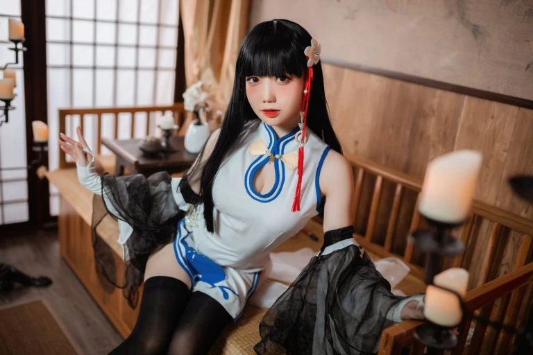 焖焖碳《碧蓝航线 逸仙旗袍》主题写真：23张全套美图