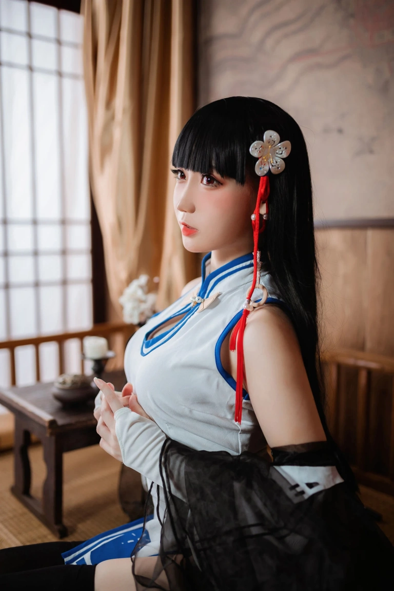 焖焖碳《碧蓝航线 逸仙旗袍》主题写真：23张全套美图