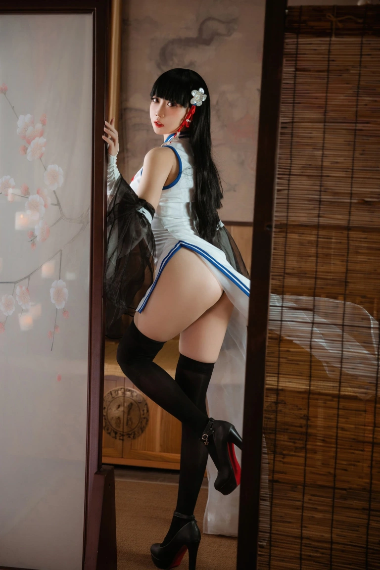 焖焖碳《碧蓝航线 逸仙旗袍》主题写真：23张全套美图