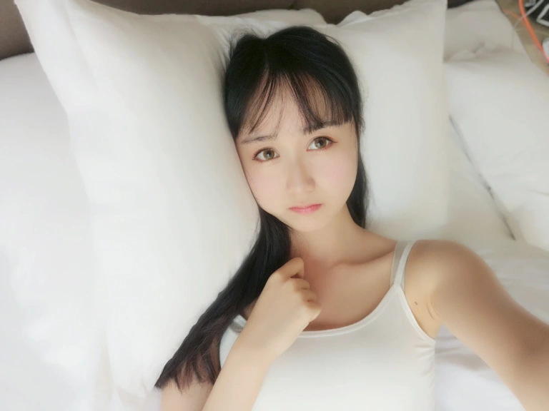 木棉棉《白色背心》主题写真：31张全套美图，含1个视频