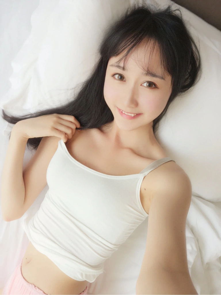 木棉棉《白色背心》主题写真：31张全套美图，含1个视频