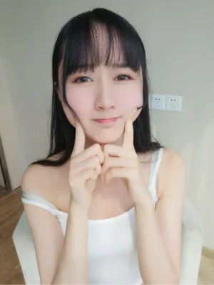 木棉棉《白色背心》主题写真：31张全套美图，含1个视频