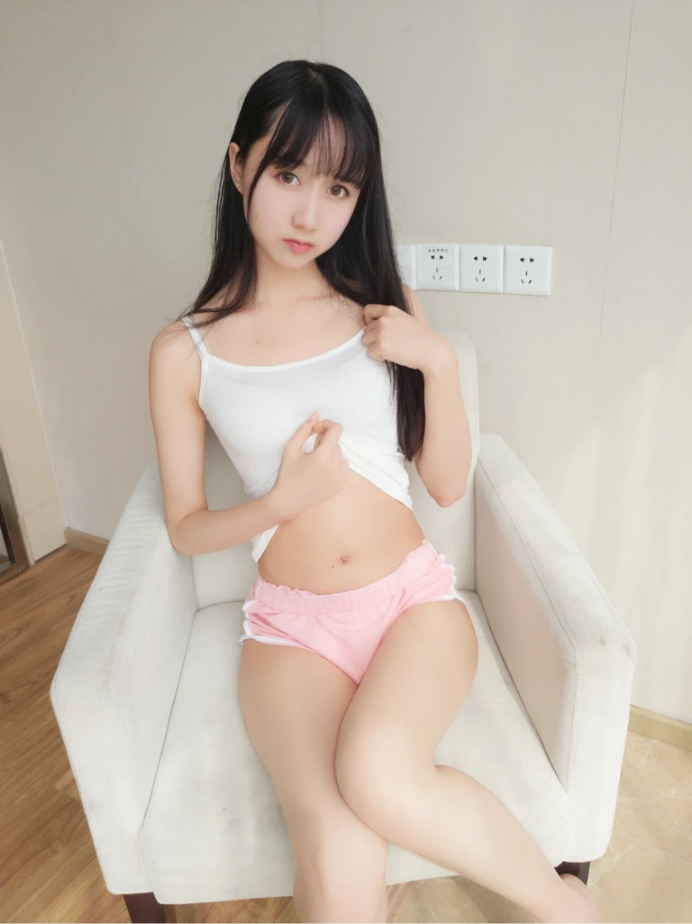 木棉棉《白色背心》主题写真：31张全套美图，含1个视频