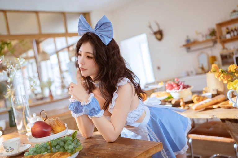 桃良阿宅《女仆的小憩》主题写真：52张全套美图