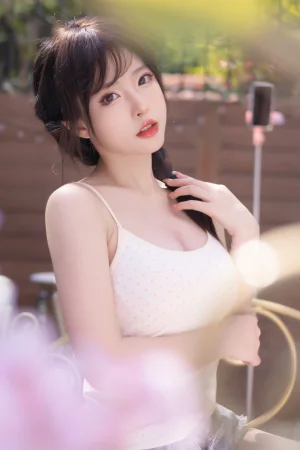 清水由乃《麻花少女》主题写真：70张全套美图