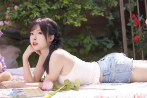 清水由乃《麻花少女》主题写真：70张全套美图