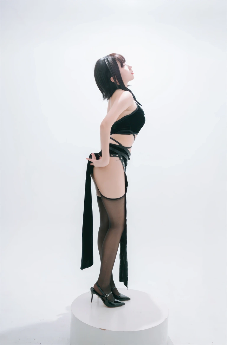 花铃《吊带袜修女》主题写真：71张全套美图