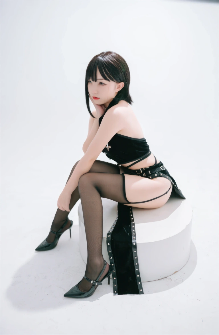 花铃《吊带袜修女》主题写真：71张全套美图