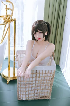 日奈娇(椎名莜)《湿身小白裙》主题写真：97张全套美图