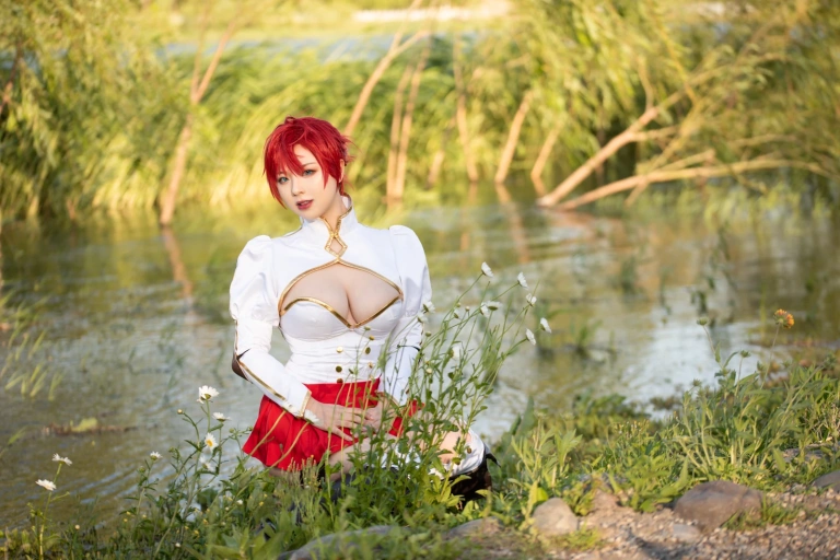 皮皮奶《布狄卡cos》主题写真：14张全套美图