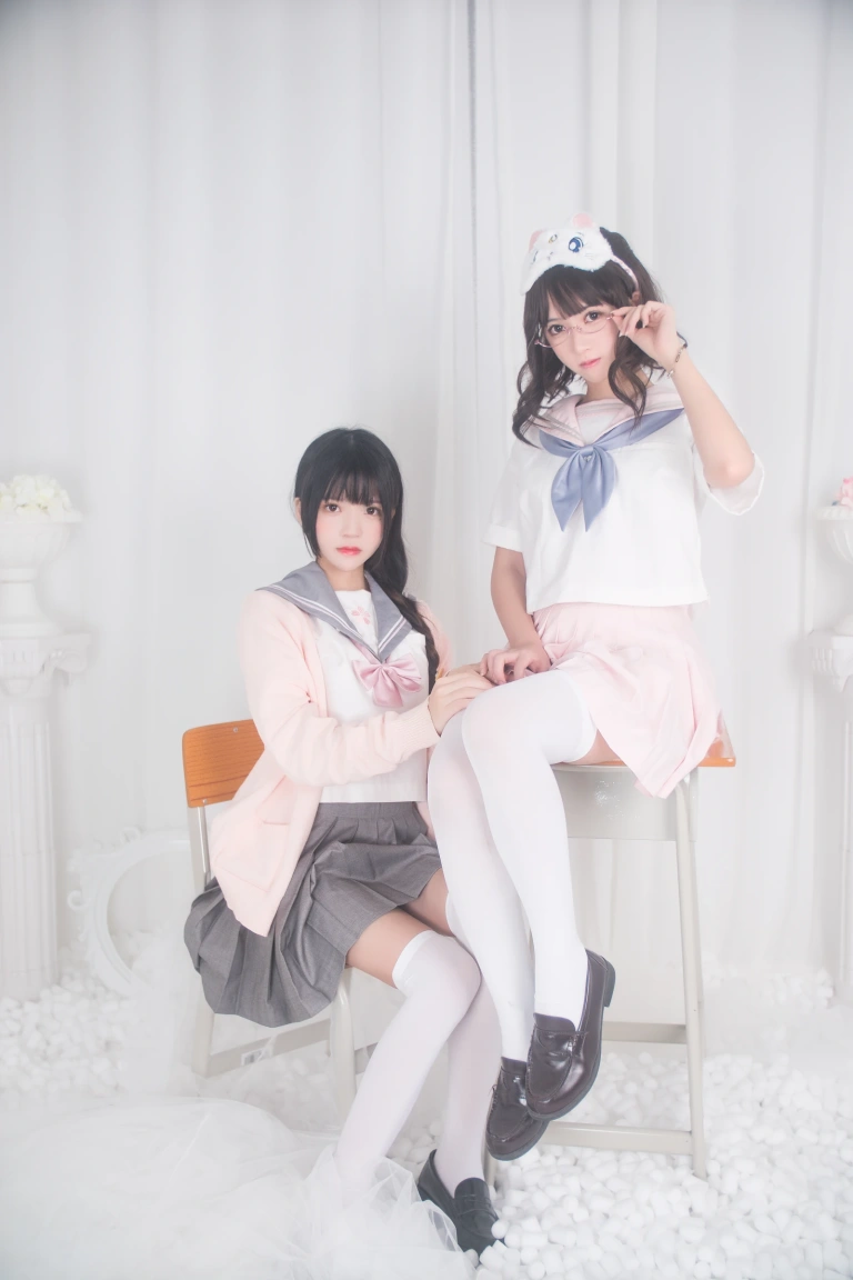 桜桃喵《JK百合3（桜桃喵&鳗鱼霏子）》主题写真：41张全套美图