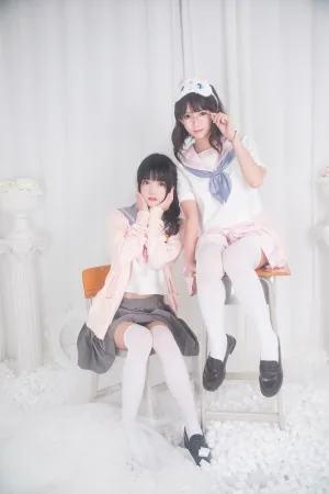 桜桃喵《JK百合3（桜桃喵&鳗鱼霏子）》主题写真：41张全套美图