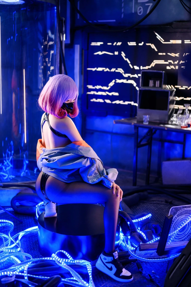 抱走莫子《LUNA》主题写真：50张全套美图，含1个视频
