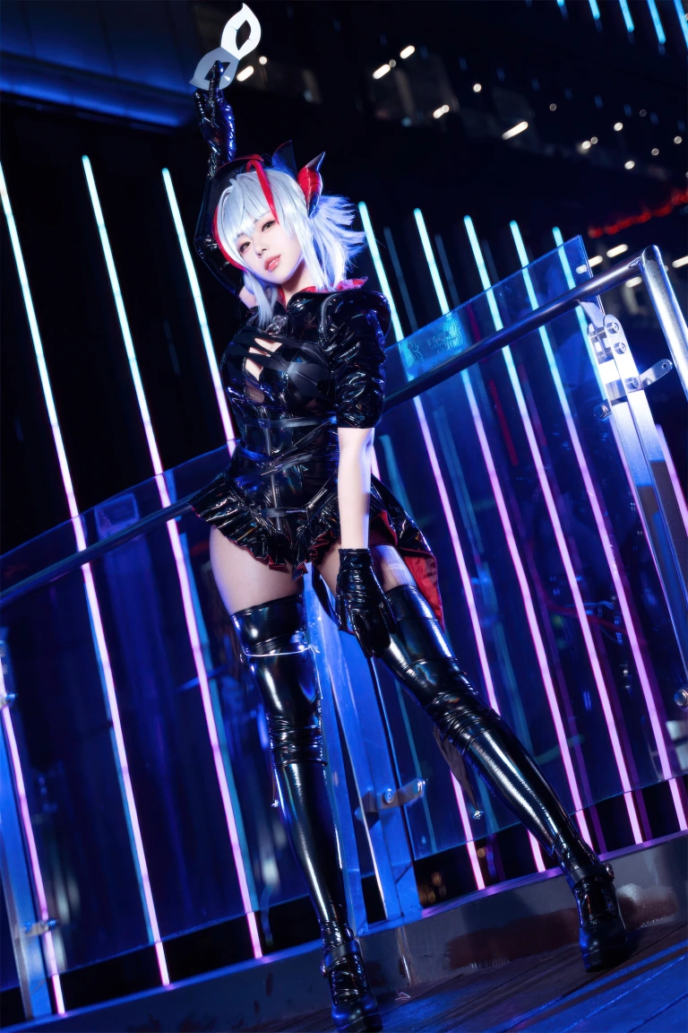 虎森森《明日方舟 怪盗W》主题写真：30张全套美图