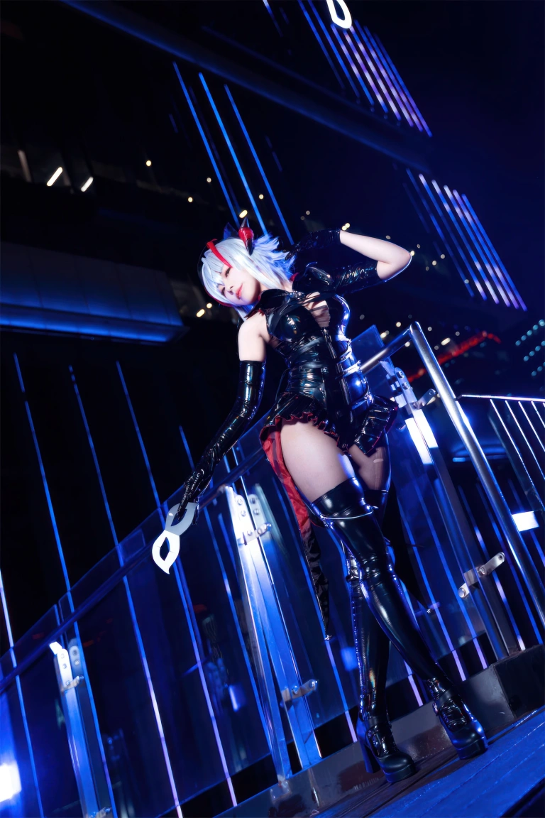 虎森森《明日方舟 怪盗W》主题写真：30张全套美图
