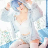 星之迟迟《蕾姆猫娘睡衣》主题写真：14张全套美图