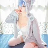 星之迟迟《蕾姆猫娘睡衣》主题写真：14张全套美图