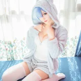 星之迟迟《蕾姆猫娘睡衣》主题写真：14张全套美图