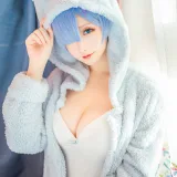 星之迟迟《蕾姆猫娘睡衣》主题写真：14张全套美图