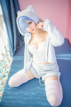 星之迟迟《蕾姆猫娘睡衣》主题写真：14张全套美图