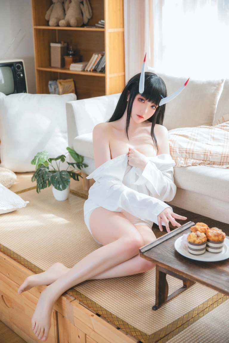 瓜希酱《能代衬衣》主题写真：23张全套美图