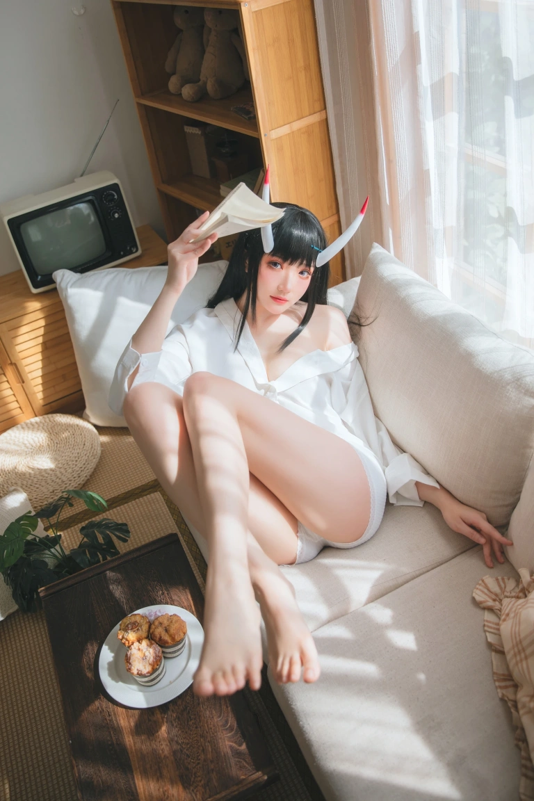 瓜希酱《能代衬衣》主题写真：23张全套美图