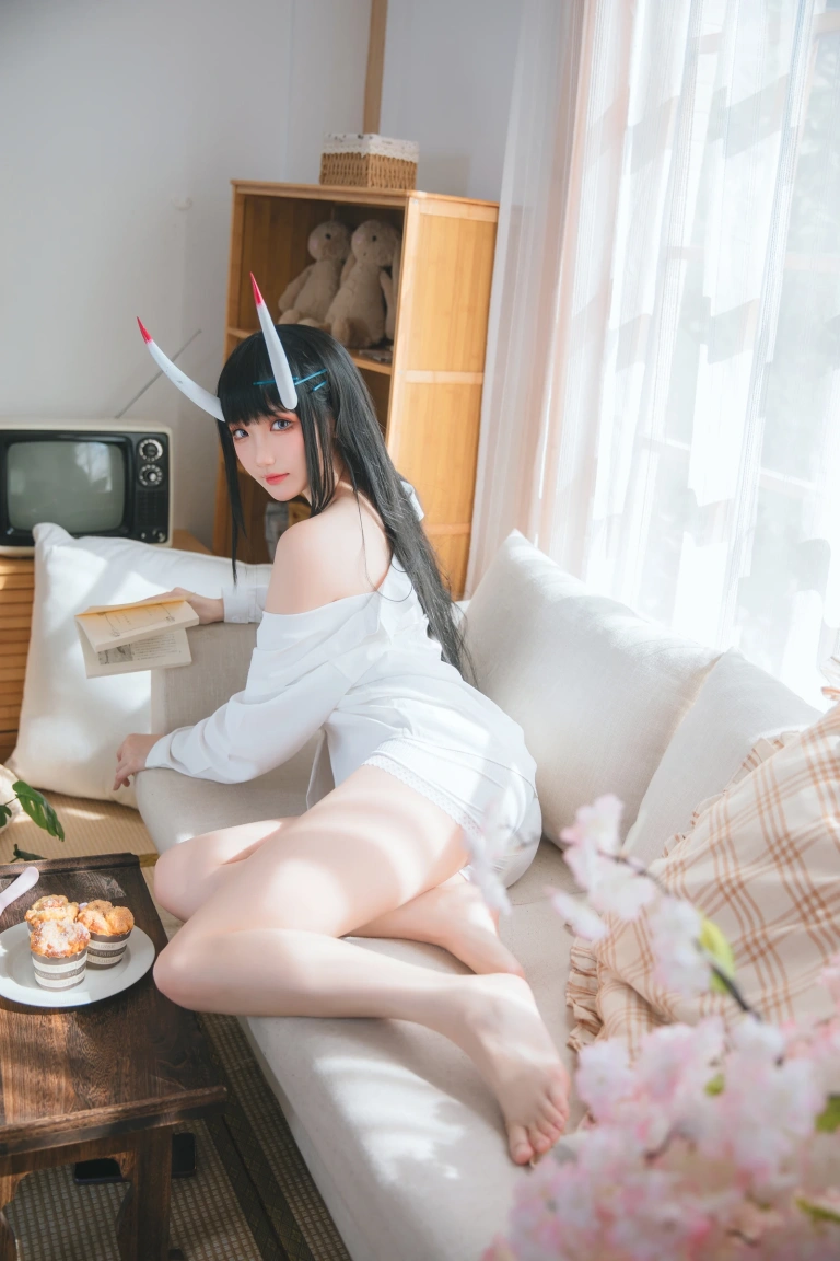 瓜希酱《能代衬衣》主题写真：23张全套美图
