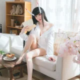 瓜希酱《能代衬衣》主题写真：23张全套美图