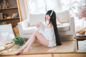 瓜希酱《能代衬衣》主题写真：23张全套美图