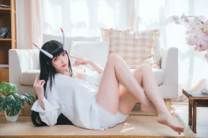 瓜希酱《能代衬衣》主题写真：23张全套美图
