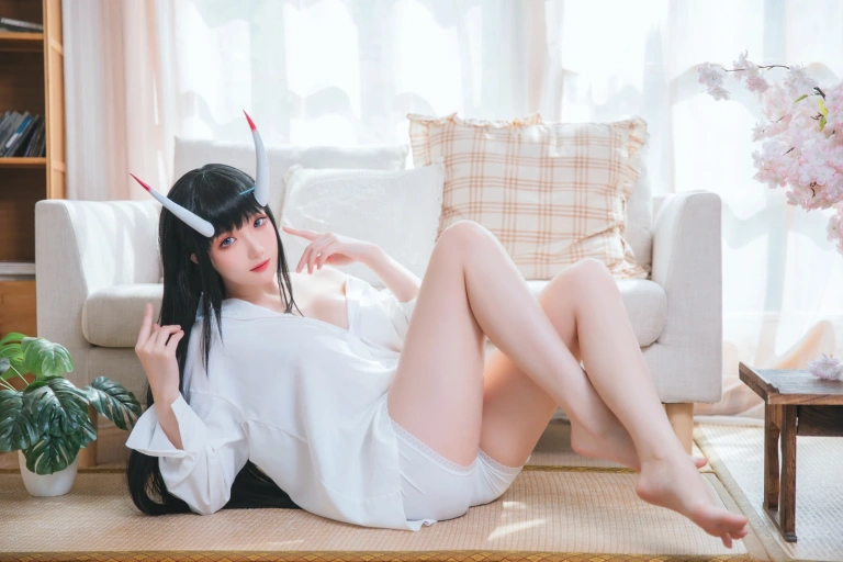 瓜希酱《能代衬衣》主题写真：23张全套美图