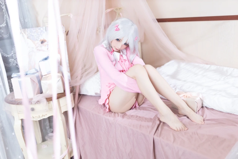 是三不是世《和泉纱雾·埃罗芒睡衣》主题写真：27张全套美图