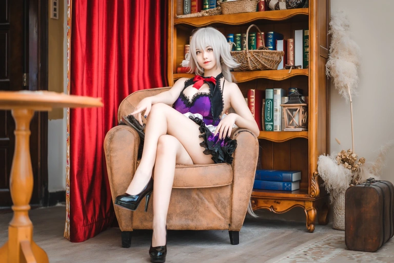 蜜汁猫裘《贞德女仆》主题写真：40张全套美图