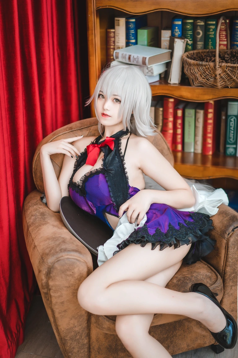 蜜汁猫裘《贞德女仆》主题写真：40张全套美图