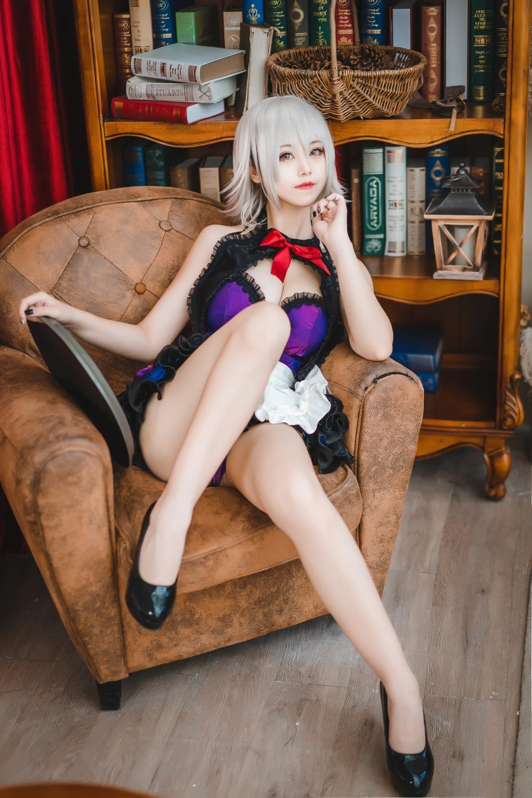 蜜汁猫裘《贞德女仆》主题写真：40张全套美图