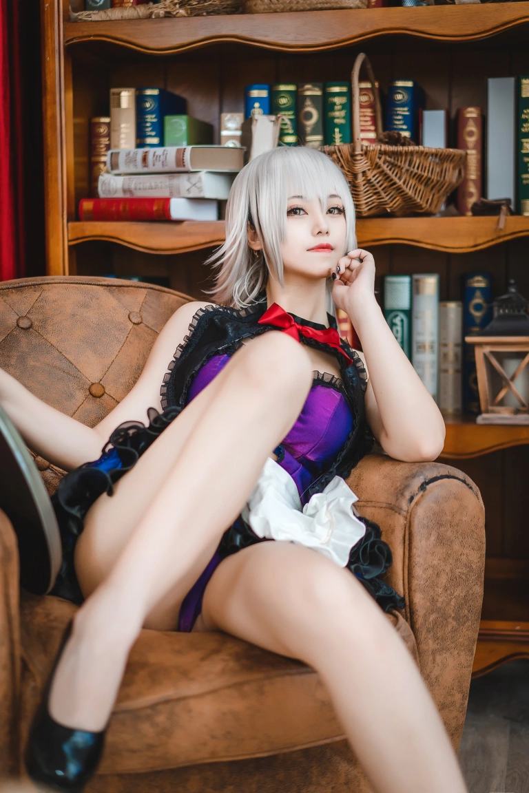 蜜汁猫裘《贞德女仆》主题写真：40张全套美图